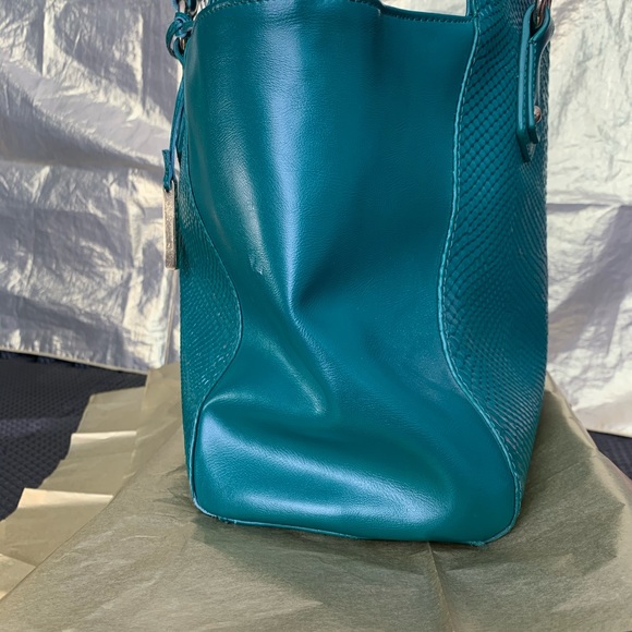 Cuore & Pelle Green  “Oprah’s favorite thing” bag! - Picture 2 of 5